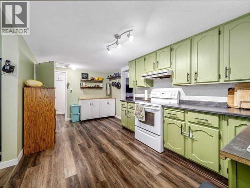 1026 7 Street N, Lethbridge, AB - Indoor Photo Showing Kitchen