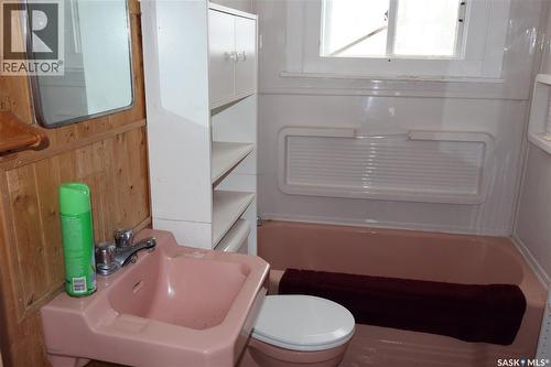 311 2Nd Avenue W, Assiniboia, SK - Indoor Photo Showing Bathroom