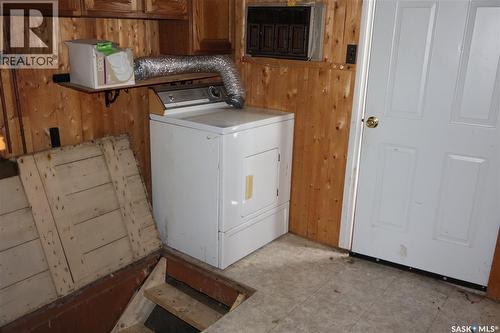 311 2Nd Avenue W, Assiniboia, SK - Indoor Photo Showing Laundry Room