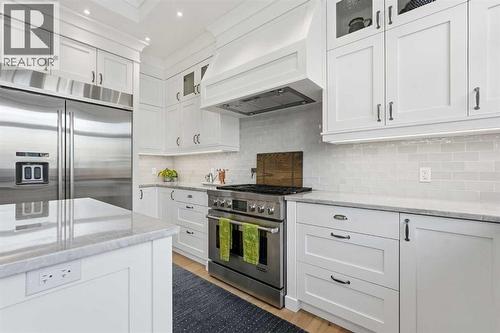 214 39 Avenue Sw, Calgary, AB - Indoor Photo Showing Kitchen With Upgraded Kitchen