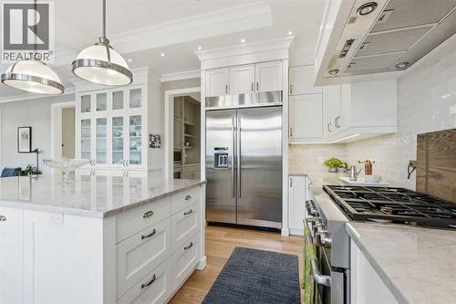 214 39 Avenue Sw, Calgary, AB - Indoor Photo Showing Kitchen With Upgraded Kitchen