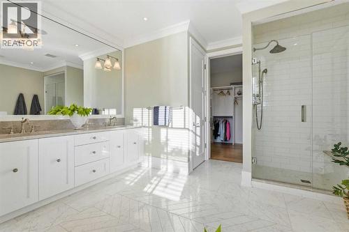 214 39 Avenue Sw, Calgary, AB - Indoor Photo Showing Bathroom