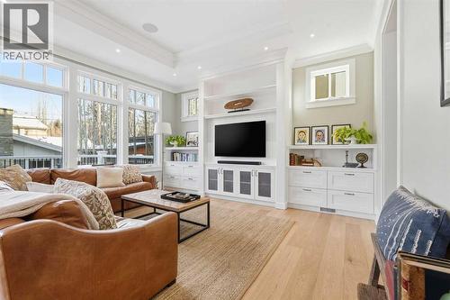 214 39 Avenue Sw, Calgary, AB - Indoor Photo Showing Living Room