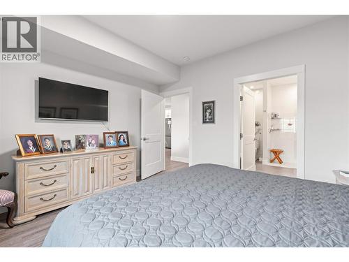 6457 Okanagan Landing Road, Vernon, BC - Indoor Photo Showing Bedroom