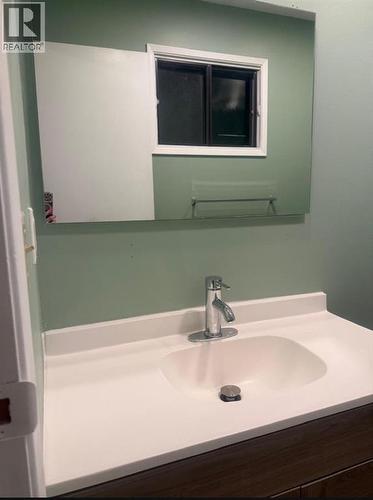 52 Wildrose Crescent, Brooks, AB - Indoor Photo Showing Bathroom