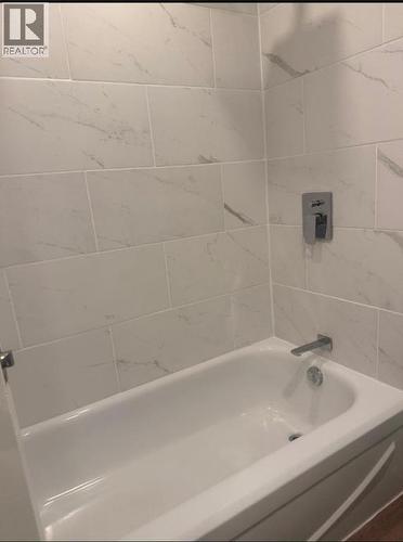 bath tub - 52 Wildrose Crescent, Brooks, AB - Indoor Photo Showing Bathroom