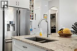 Granite countertops & an undermount sink - 