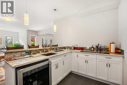 2253 Bayside Road Sw, Airdrie, AB - Indoor Photo Showing Kitchen