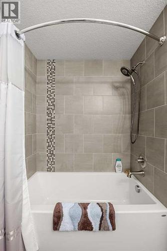 2253 Bayside Road Sw, Airdrie, AB - Indoor Photo Showing Bathroom