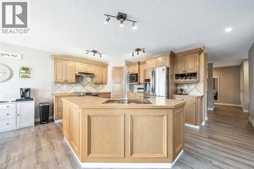 9 Hidden Valley Crescent Nw, Calgary, AB - Indoor Photo Showing Kitchen