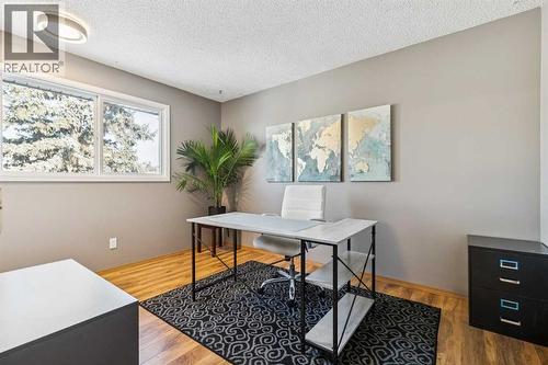 205 Acacia Drive Se, Airdrie, AB - Indoor Photo Showing Office