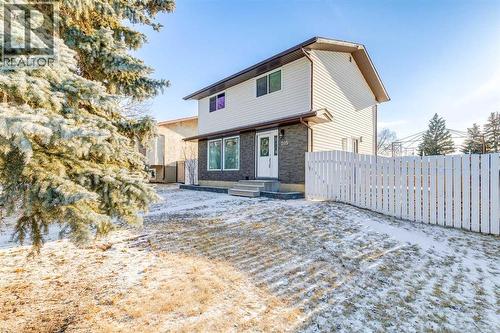 205 Acacia Drive Se, Airdrie, AB - Outdoor