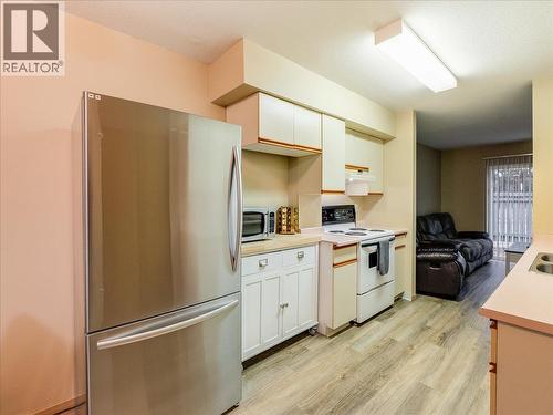 202 11Th Avenue Unit# 102, Castlegar, BC - Indoor Photo Showing Kitchen