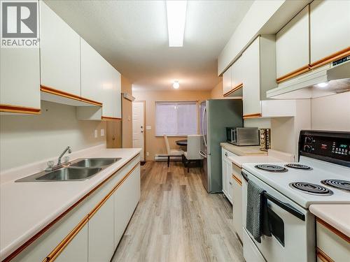 202 11Th Avenue Unit# 102, Castlegar, BC - Indoor Photo Showing Kitchen With Double Sink
