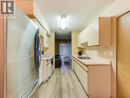 202 11Th Avenue Unit# 102, Castlegar, BC - Indoor Photo Showing Kitchen With Double Sink