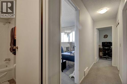 Upstairs - 602, 2200 Woodview Drive Sw, Calgary, AB - Indoor