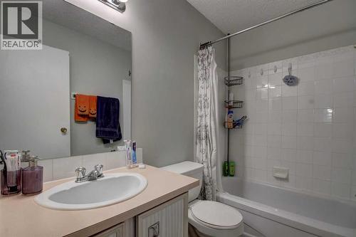 Full bath - 602, 2200 Woodview Drive Sw, Calgary, AB - Indoor Photo Showing Bathroom