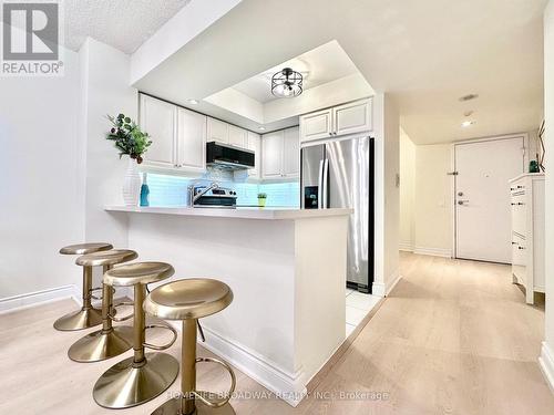 521 - 15 Northtown Way, Toronto, ON - Indoor Photo Showing Kitchen
