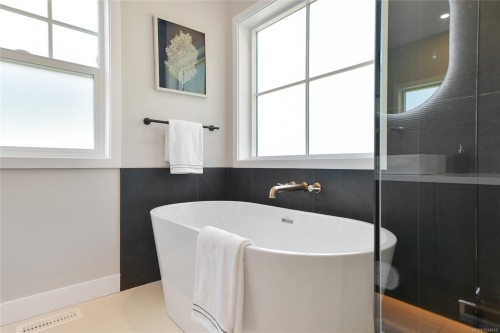 6983 Hagan Rd, Central Saanich, BC 