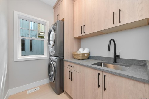 6983 Hagan Rd, Central Saanich, BC 