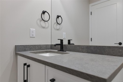 6983 Hagan Rd, Central Saanich, BC 