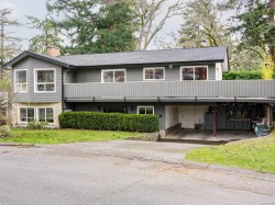 1091 Baldwin Pl  Saanich, BC V8X 4G9