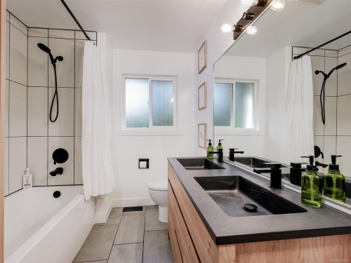 1091 Baldwin Pl, Saanich, BC 