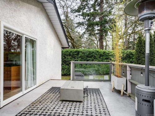 1091 Baldwin Pl, Saanich, BC 