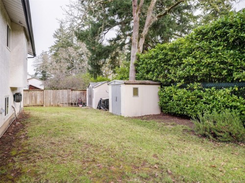 1091 Baldwin Pl, Saanich, BC 