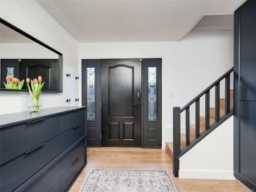 1091 Baldwin Pl, Saanich, BC 