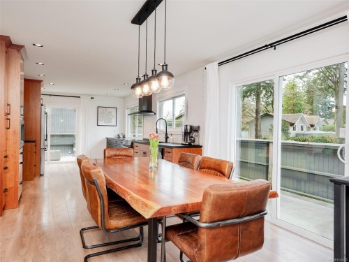 1091 Baldwin Pl, Saanich, BC 