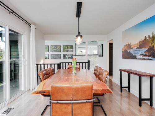 1091 Baldwin Pl, Saanich, BC 