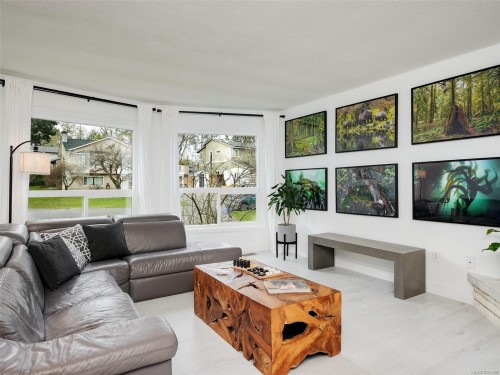 1091 Baldwin Pl, Saanich, BC 