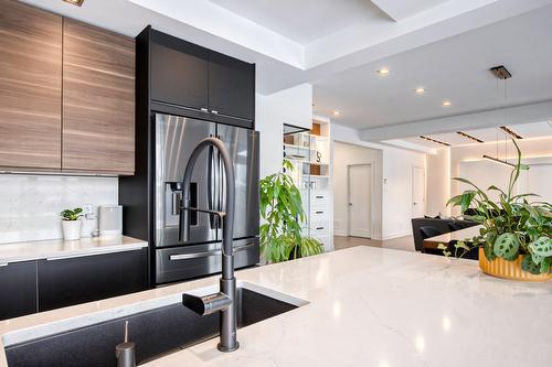 Cuisine - 50 Rue De L'Oiselet, Carignan, QC - Indoor Photo Showing Kitchen With Upgraded Kitchen