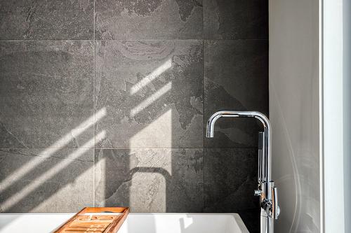 Salle de bains attenante à la CCP - 50 Rue De L'Oiselet, Carignan, QC - Indoor Photo Showing Bathroom