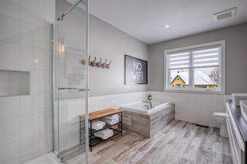 Salle de bains - 50 Rue De L'Oiselet, Carignan, QC - Indoor Photo Showing Bathroom
