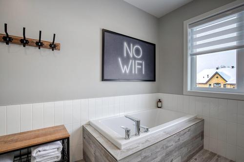 Salle de bains - 50 Rue De L'Oiselet, Carignan, QC - Indoor Photo Showing Bathroom