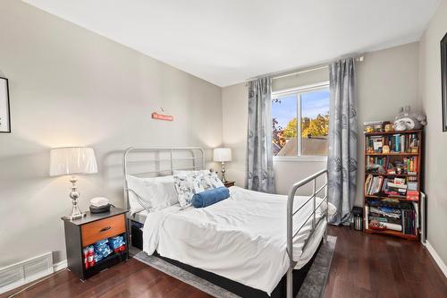 Chambre à coucher - 8400 Boul. Pelletier, Brossard, QC - Indoor Photo Showing Bedroom