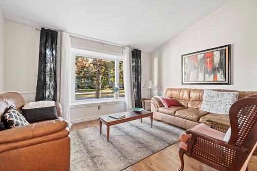 Salon - 8400 Boul. Pelletier, Brossard, QC - Indoor Photo Showing Living Room