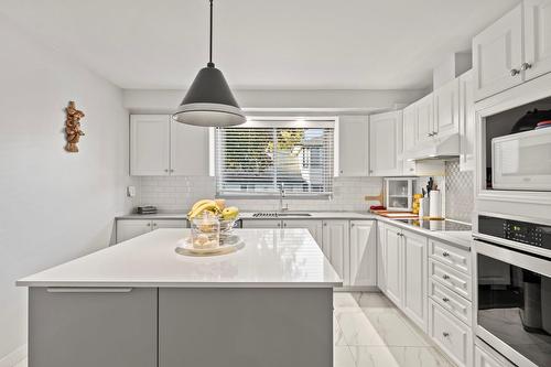 Cuisine - 8400 Boul. Pelletier, Brossard, QC - Indoor Photo Showing Kitchen With Upgraded Kitchen
