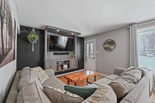Salon - 33 Rue De Vimy, Saint-Jean-Sur-Richelieu, QC - Indoor Photo Showing Living Room