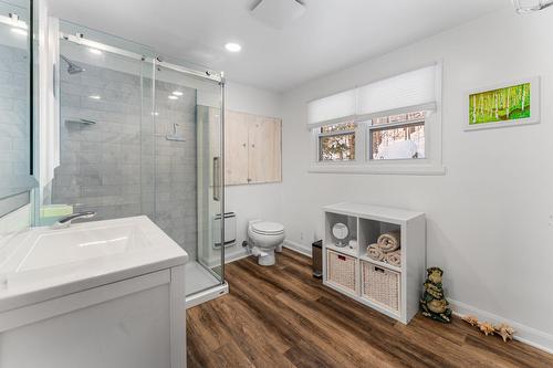 Salle de bains attenante à la CCP - 85 Ch. Betts, Brownsburg-Chatham, QC - Indoor Photo Showing Bathroom