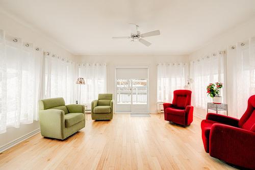 Salle familiale - 87 Rue De Caplan, Blainville, QC - Indoor Photo Showing Living Room