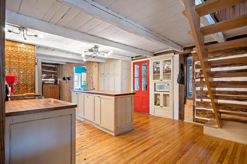 Cuisine - 101 Ch. Alary, Amherst, QC - Indoor Photo Showing Other Room