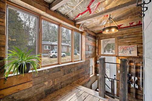 Hall d'entrée/Vestibule - 101 Ch. Alary, Amherst, QC - Indoor Photo Showing Other Room