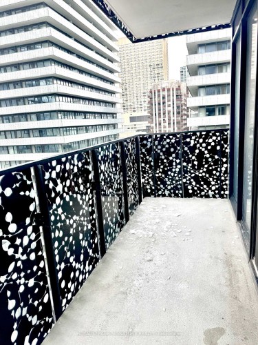 1510-55 Charles Street E, Toronto, ON - Outdoor