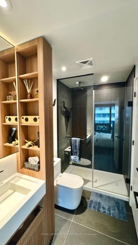 1510-55 Charles Street E, Toronto, ON - Indoor