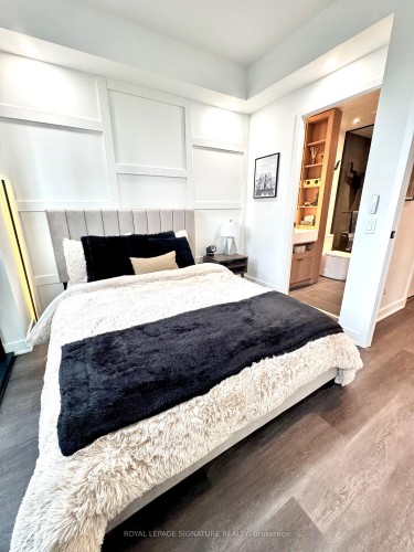 1510-55 Charles Street E, Toronto, ON - Indoor Photo Showing Bedroom