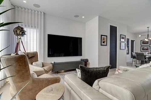 Salon - 959 Rue Ange-Aimé-Lebrun, Beloeil, QC 