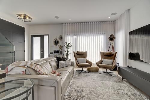 Salon - 959 Rue Ange-Aimé-Lebrun, Beloeil, QC 